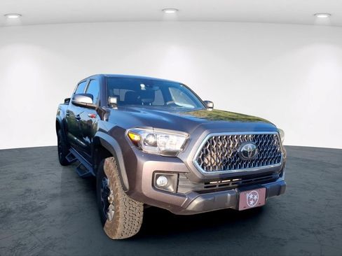 Used 2019 Toyota Tacoma TRD Off-Road AWD/4WD image 17