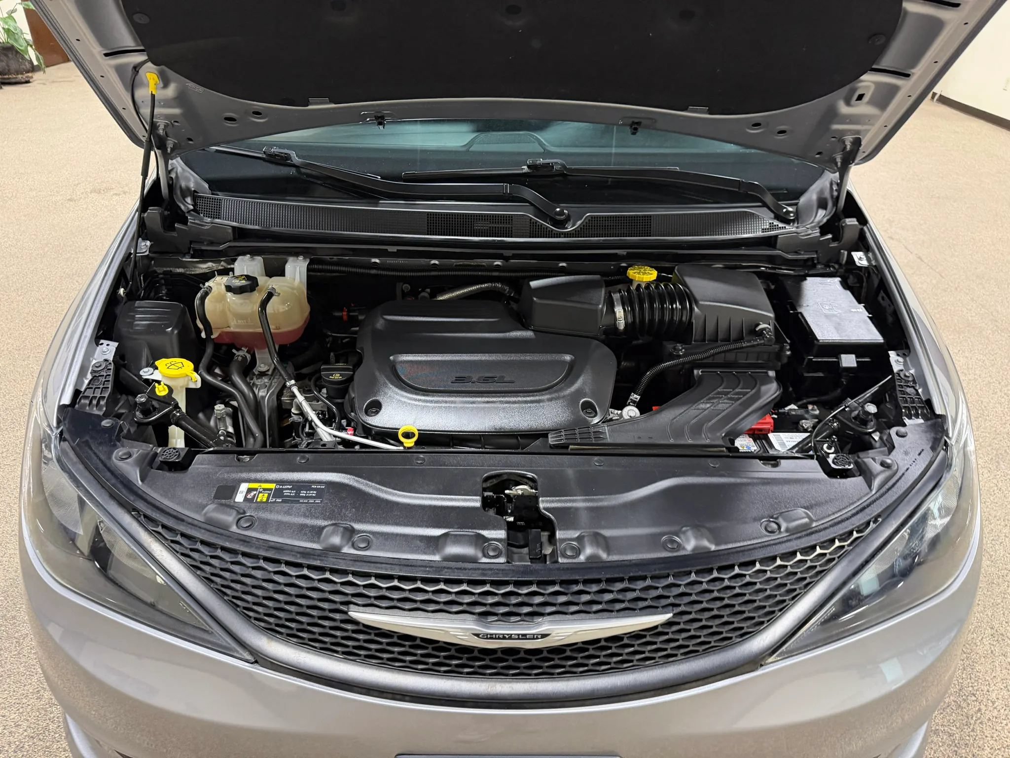 Used 2021 Chrysler Voyager L FWD image 56