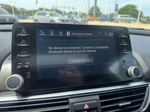 Used 2018 Honda Accord Touring image 19