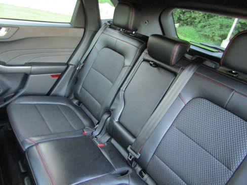 Used 2024 Ford Escape ST-Line w/ Tech Pack #1 AWD/4WD image 32