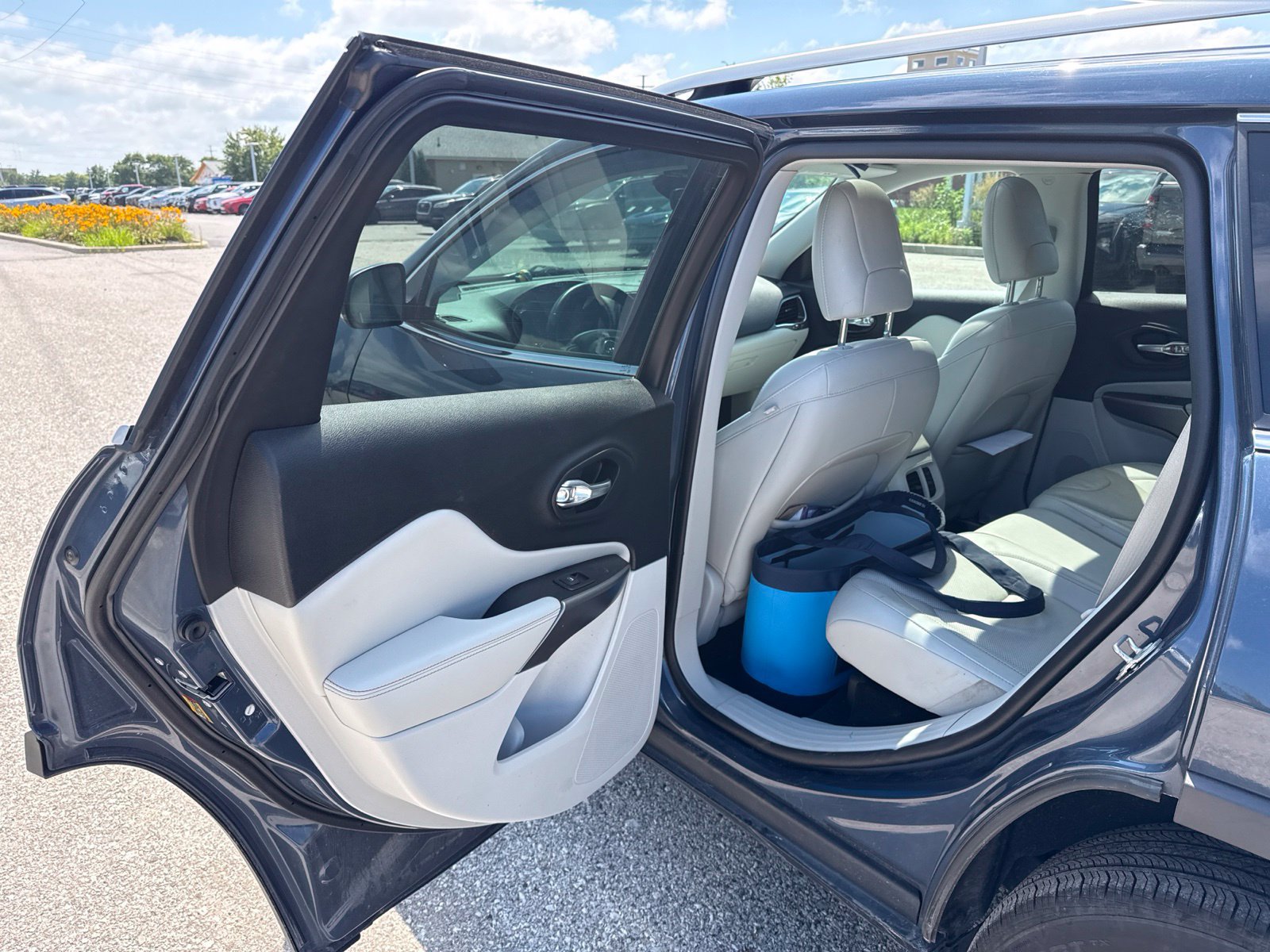Used 2021 Jeep Cherokee Limited w/ Elite Package AWD/4WD image 18