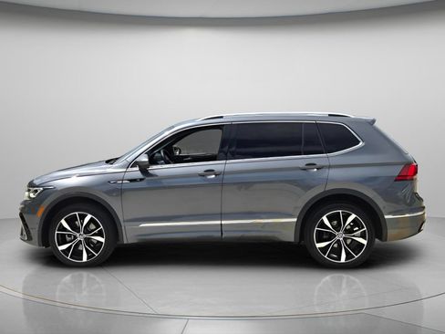 Certified 2022 Volkswagen Tiguan SEL R-Line AWD/4WD image 3