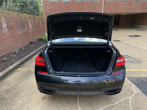 Used 2018 BMW 750i xDrive image 43