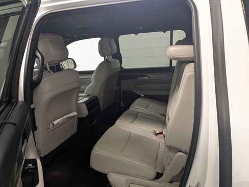 New 2025 Jeep Wagoneer Series II w/ Convenience Group I image 16