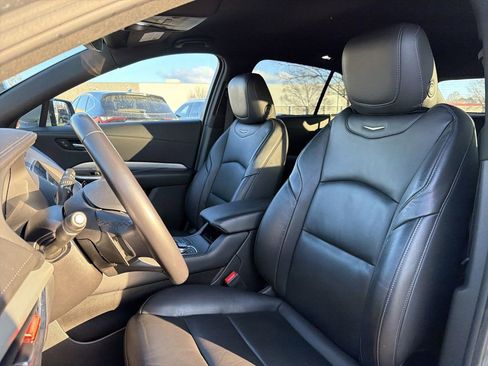 Used 2023 Cadillac XT4 Premium Luxury image 12