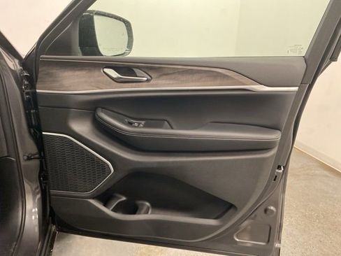 New 2026 Jeep Grand Cherokee L Limited image 25