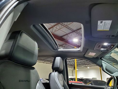 Used 2024 GMC Sierra 1500 Denali w/ Technology Package AWD/4WD image 16