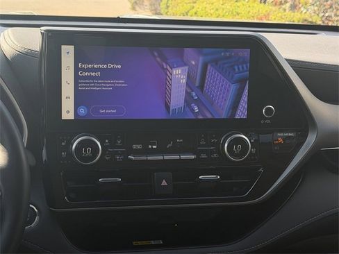 Used 2023 Toyota Highlander Limited image 14