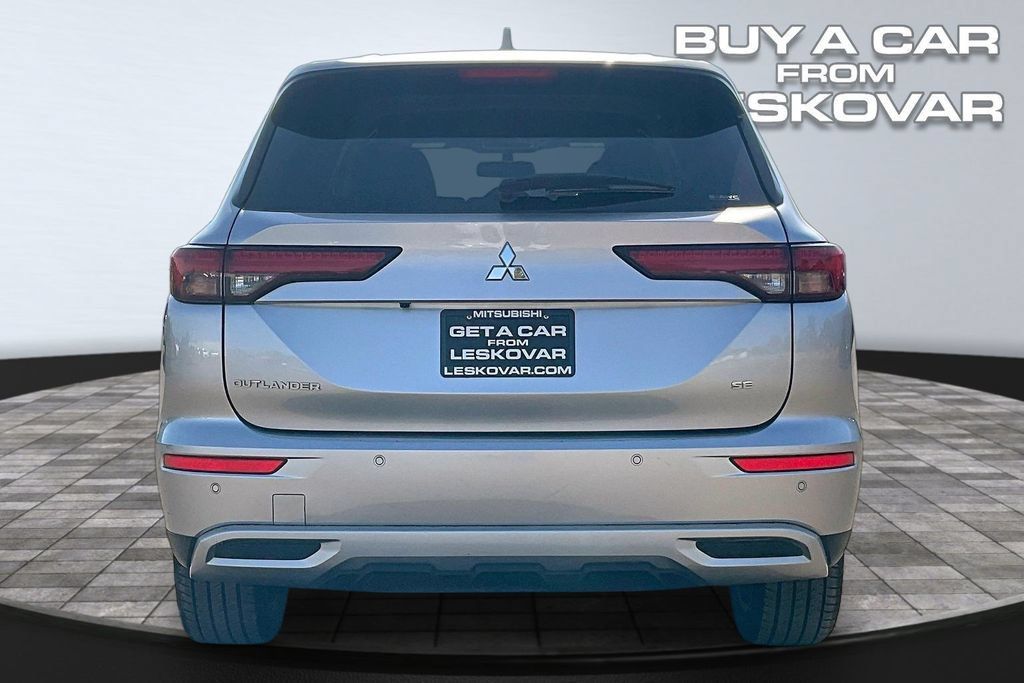 Used 2024 Mitsubishi Outlander SE AWD/4WD image 4