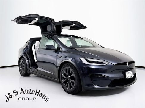 Used 2024 Tesla Model X image 1
