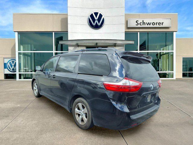 Used 2015 Toyota Sienna LE w/ Convenience Accessory Package FWD image 4