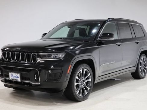 Used 2023 Jeep Grand Cherokee L Overland w/ Advanced Protech Group III AWD/4WD image 3