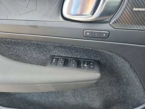 Used 2023 Volvo C40 P8 Recharge Ultimate image 32