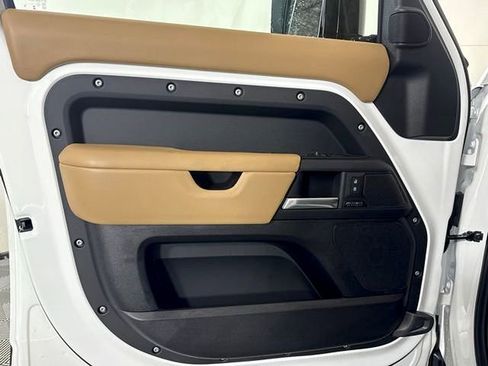 New 2025 Land Rover Defender 110 X-Dynamic SE image 29