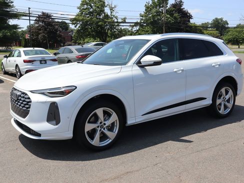Used 2025 Audi Q5 Premium Plus w/ Premium Plus AWD/4WD image 1