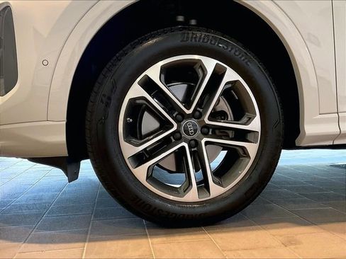 Certified 2025 Audi Q5 Premium w/ Convenience Package AWD/4WD image 11