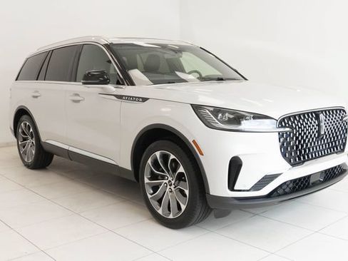 Used 2025 Lincoln Aviator Reserve w/ Illumination Package AWD/4WD image 8