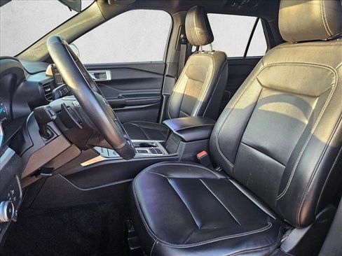 Used 2020 Ford Explorer XLT w/ Equipment Group 202A RWD image 16