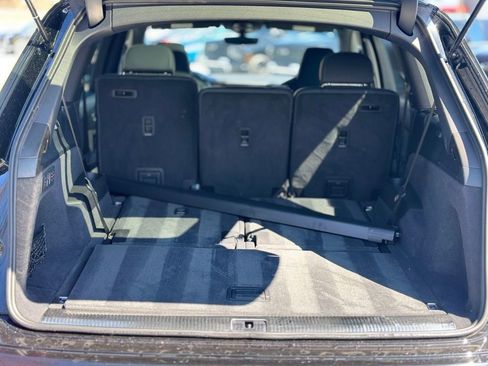 Used 2025 Audi SQ7 Premium Plus w/ Black Optic Package image 6