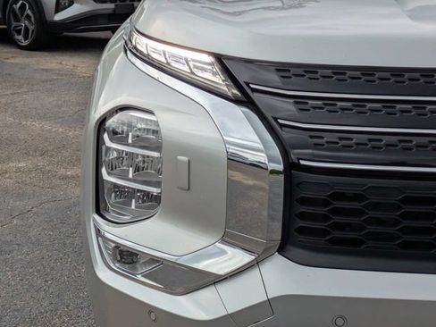 Used 2023 Mitsubishi Outlander SE AWD/4WD image 10