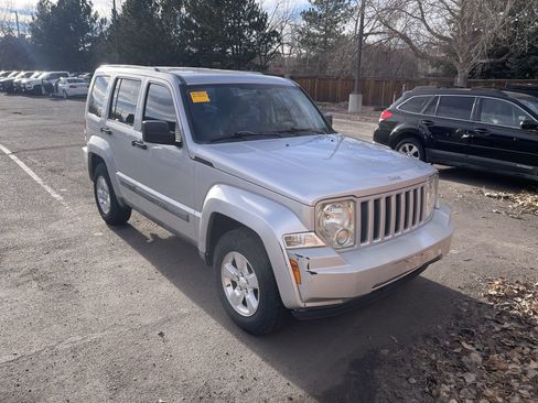 Used 2011 Jeep Liberty Sport image 2