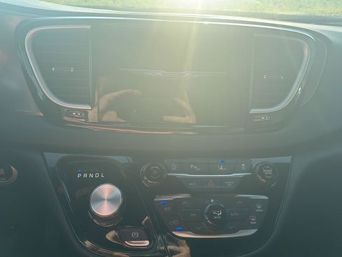 Used 2025 Chrysler Pacifica Select FWD image 13