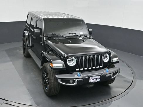 Used 2022 Jeep Wrangler Unlimited Sahara w/ Cold Weather Group AWD/4WD image 37