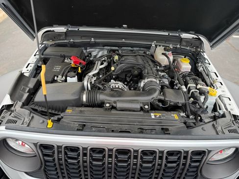 Used 2024 Jeep Wrangler Unlimited Sport AWD/4WD image 9