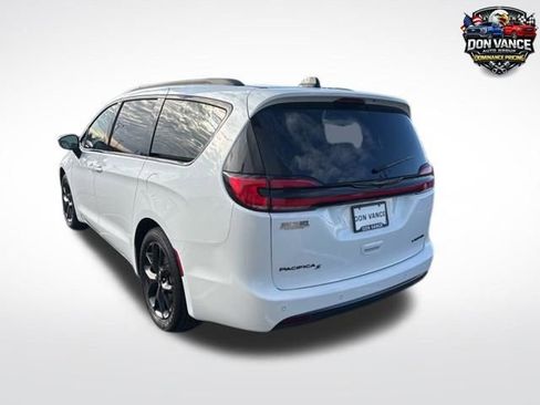Used 2025 Chrysler Pacifica Limited FWD image 10