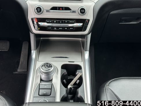 Used 2023 Ford Explorer XLT w/ Equipment Group 202A AWD/4WD image 20
