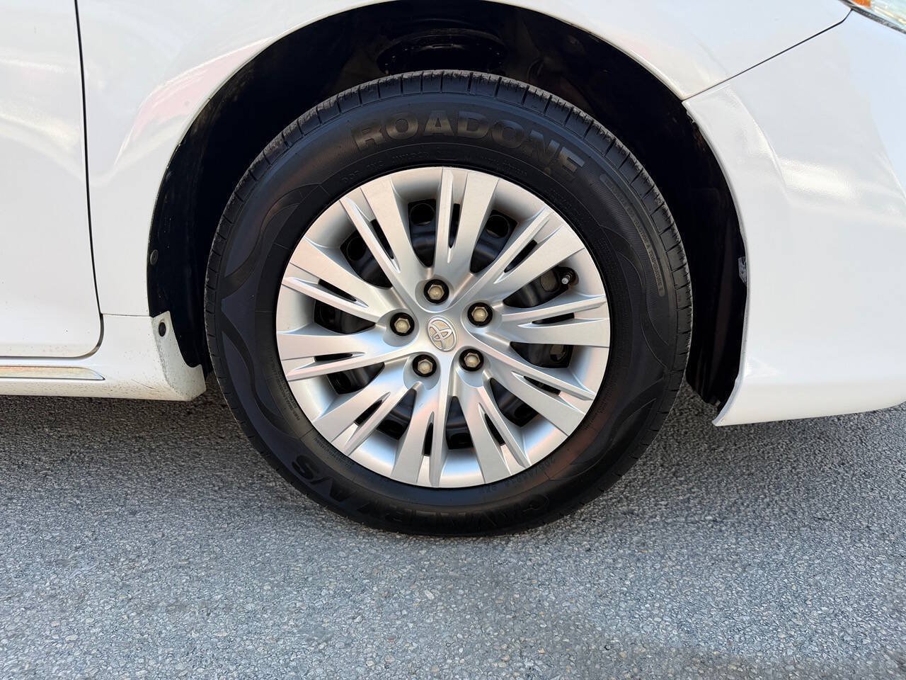 Used 2014 Toyota Camry LE FWD image 32