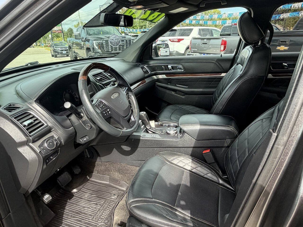 Used 2018 Ford Explorer Platinum AWD/4WD image 9