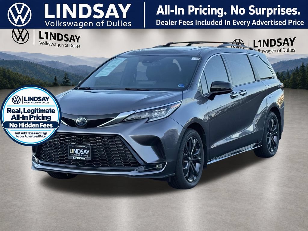 Used 2022 Toyota Sienna XSE w/ XSE Plus Package FWD image 4