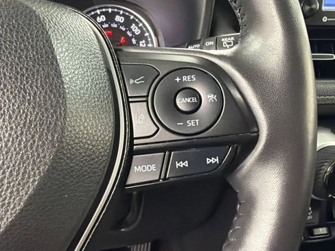 Used 2022 Toyota RAV4 XLE Premium AWD/4WD image 29