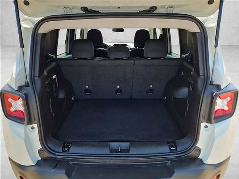 Used 2023 Jeep Renegade Latitude AWD/4WD image 6
