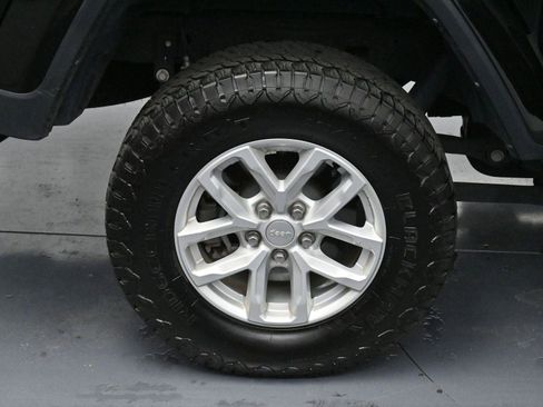 Used 2023 Jeep Gladiator Sport image 31