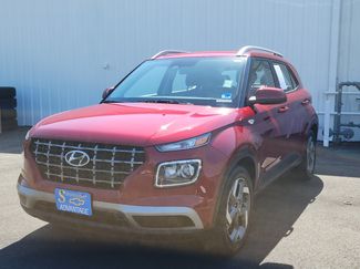 Used 2025 Hyundai Venue SEL FWD video 1