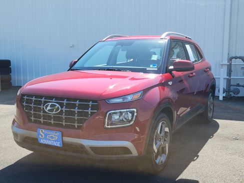 Used 2025 Hyundai Venue SEL FWD image 1