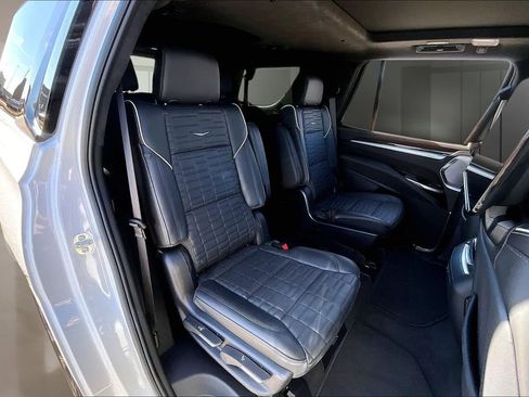 Used 2025 Cadillac Escalade Sport Platinum w/ LPO, ONYX Package image 27