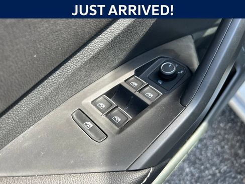 Certified 2023 Volkswagen Jetta SE FWD image 9