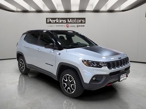 Certified 2025 Jeep Compass Trailhawk AWD/4WD image 8