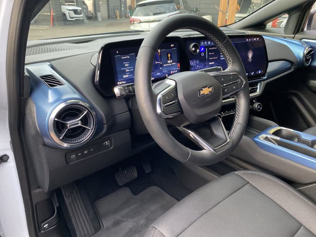 Used 2026 Chevrolet Equinox EV LT FWD image 2