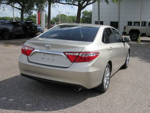 Used 2017 Toyota Camry XLE w/ Moonroof Package FWD image 3