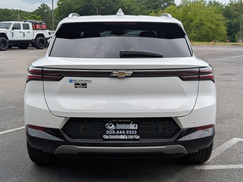 Used 2024 Chevrolet Equinox EV LT FWD image 8
