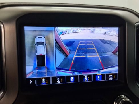 Used 2022 GMC Sierra 2500 SLT w/ SLT Premium Package image 11