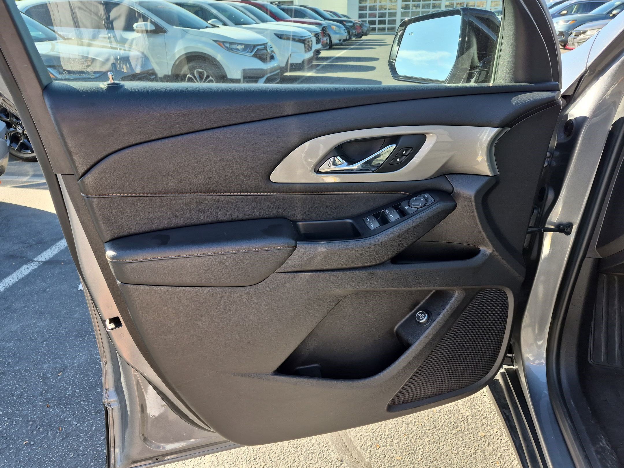 Used 2019 Chevrolet Traverse LT w/ LPO, Blackout Package AWD/4WD image 14