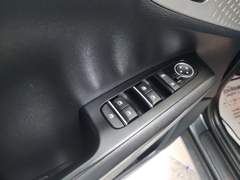 Certified 2025 Kia Soul LX FWD image 17