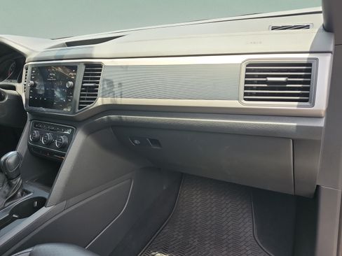 Used 2020 Volkswagen Atlas Cross Sport SE FWD image 21