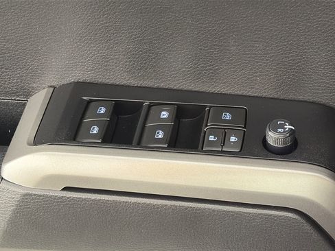 Used 2022 Toyota Tacoma SR5 RWD image 16