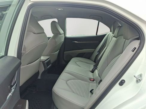 Used 2022 Toyota Camry SE image 8